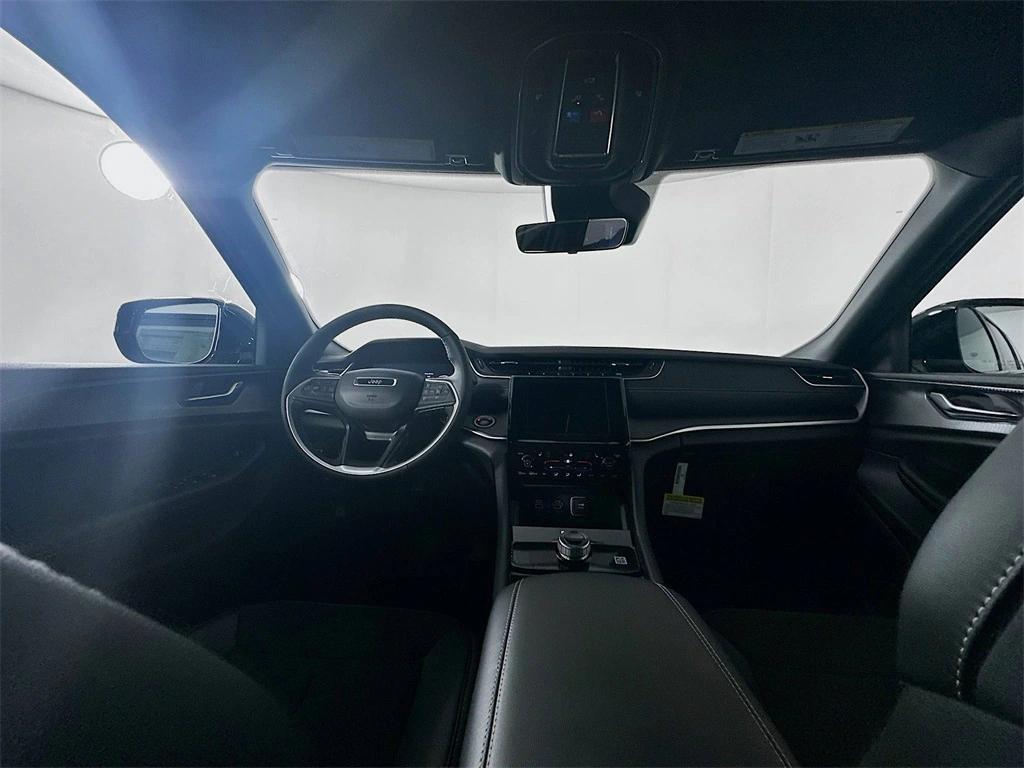 new 2025 Jeep Grand Cherokee car, priced at $40,773