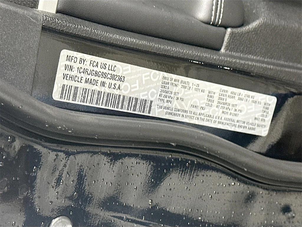 new 2025 Jeep Grand Cherokee car, priced at $41,907