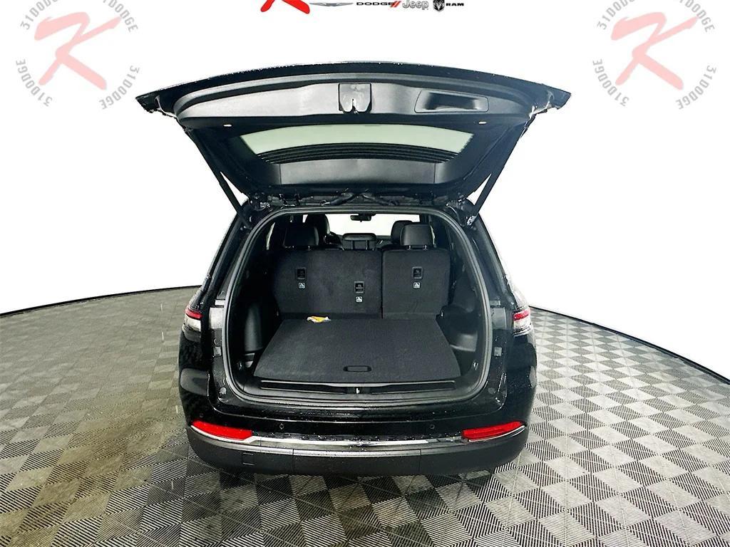 new 2025 Jeep Grand Cherokee car, priced at $41,907