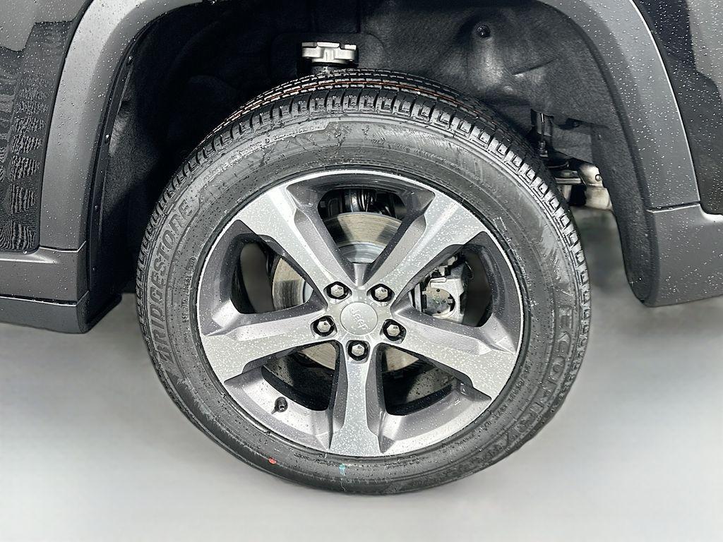 new 2025 Jeep Grand Cherokee car, priced at $41,008