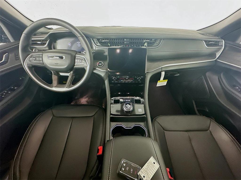 new 2025 Jeep Grand Cherokee car, priced at $41,907
