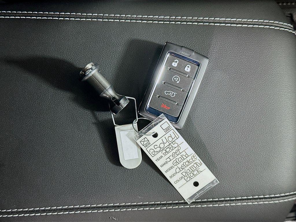 new 2025 Jeep Grand Cherokee car, priced at $41,008