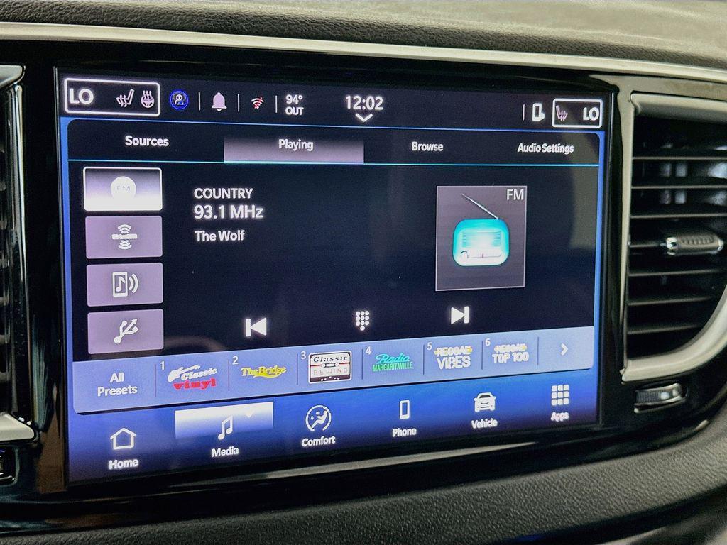 used 2025 Chrysler Pacifica car
