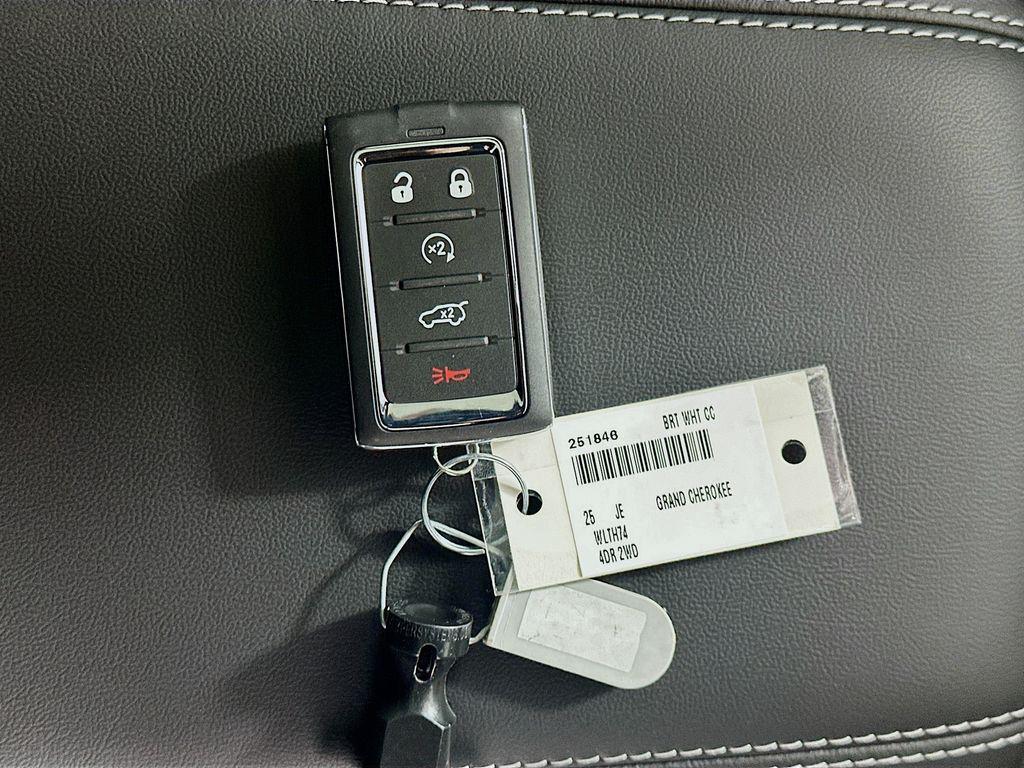 new 2025 Jeep Grand Cherokee car, priced at $32,234