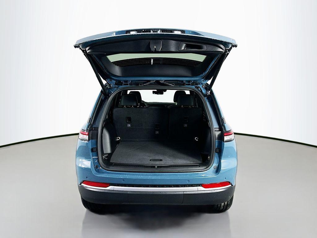 new 2026 Jeep Grand Cherokee car, priced at $47,017