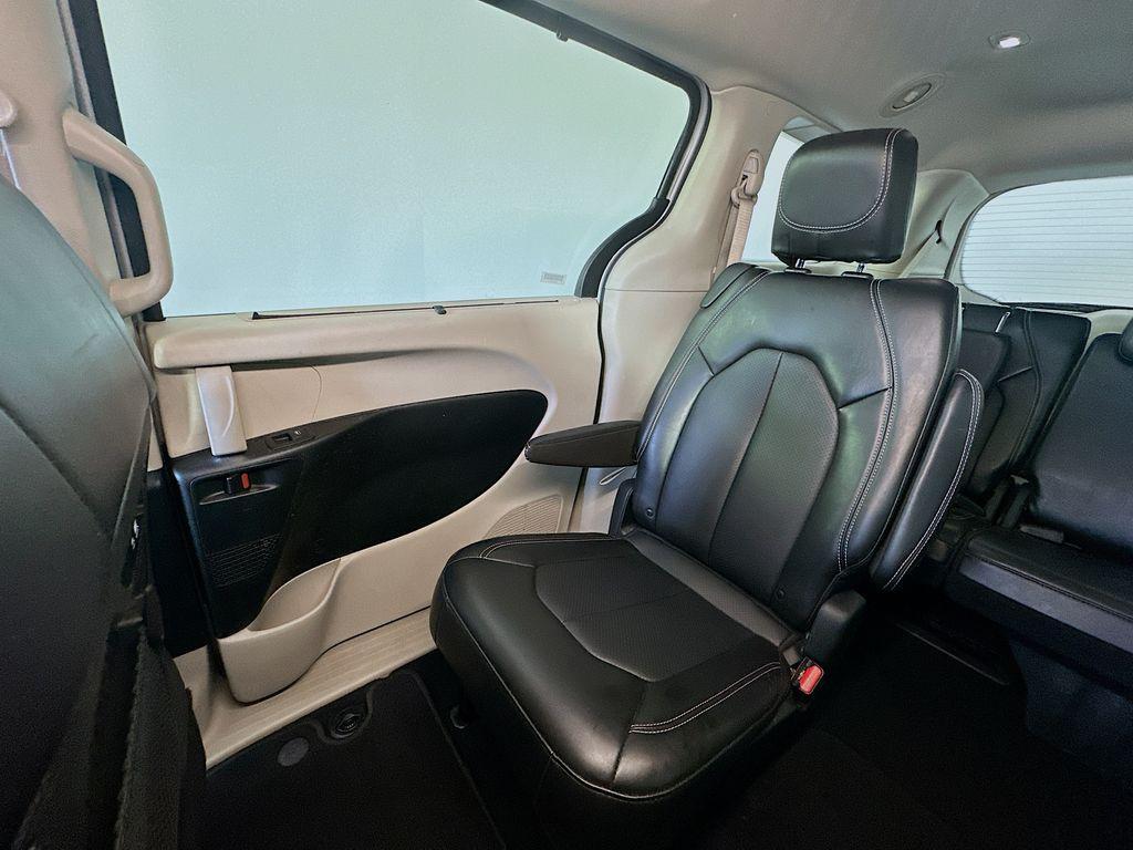 used 2024 Chrysler Pacifica car, priced at $26,134