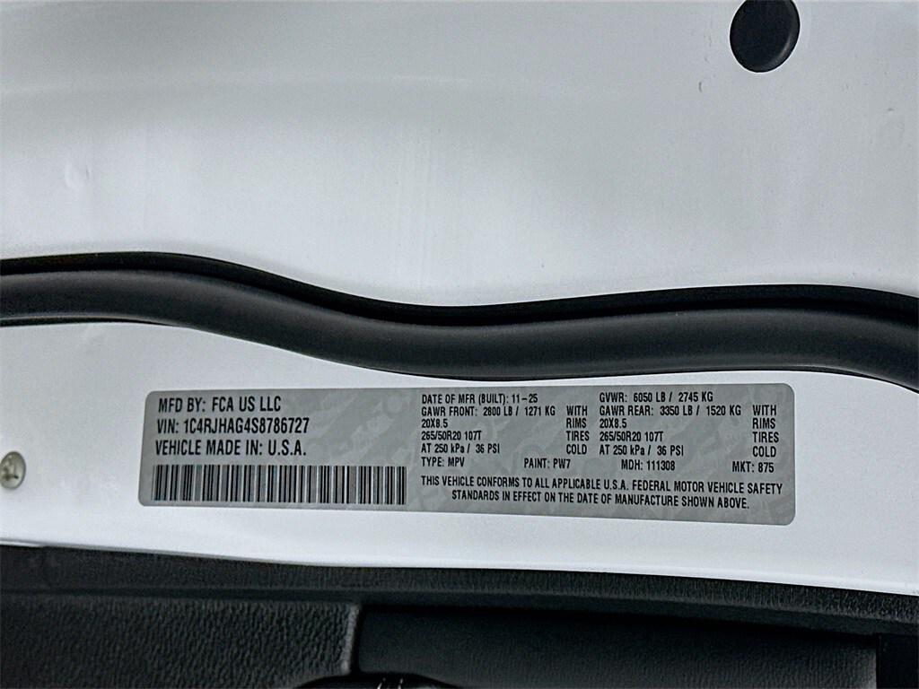 new 2025 Jeep Grand Cherokee car, priced at $40,690