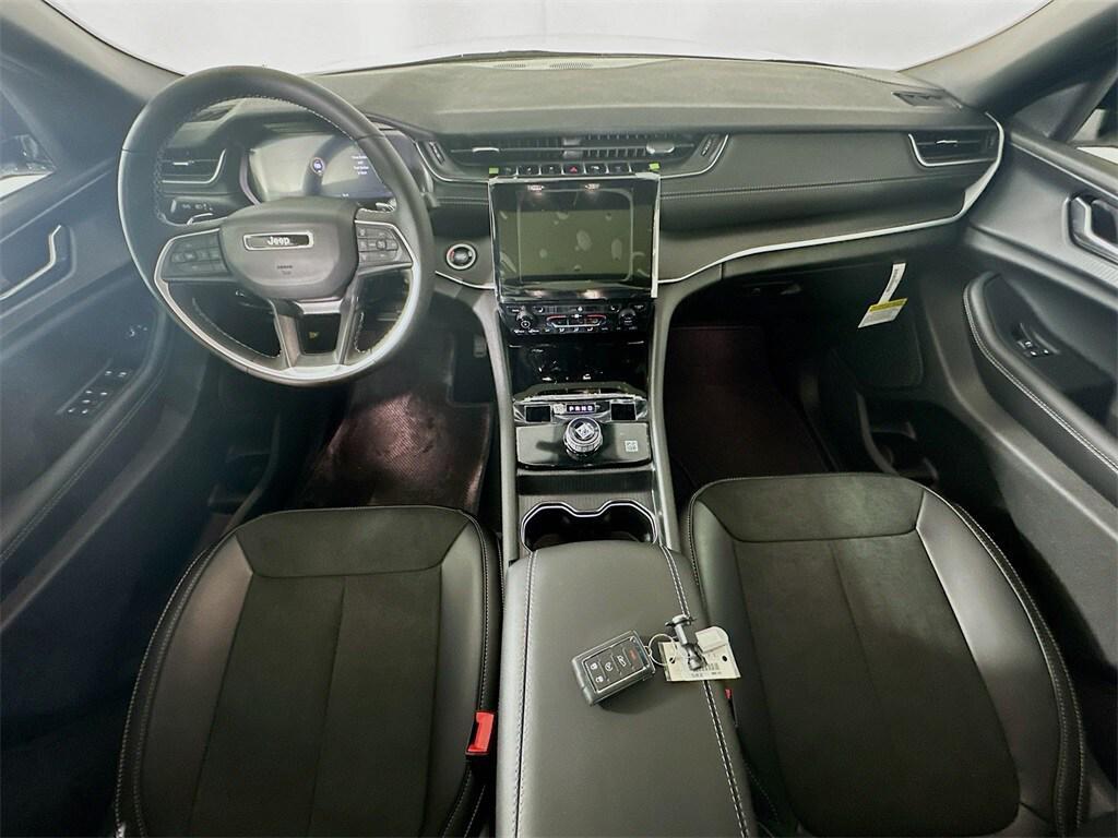 new 2025 Jeep Grand Cherokee car, priced at $40,690