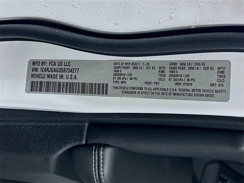 new 2025 Jeep Grand Cherokee car, priced at $33,558