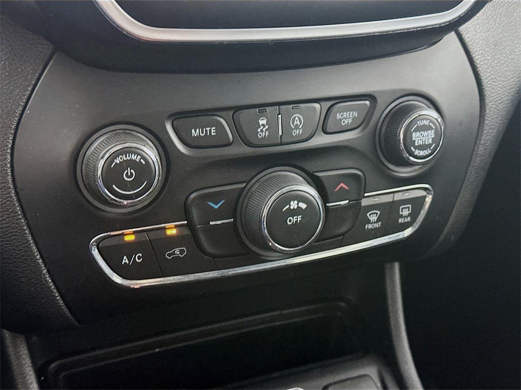 used 2020 Jeep Cherokee car, priced at $12,485