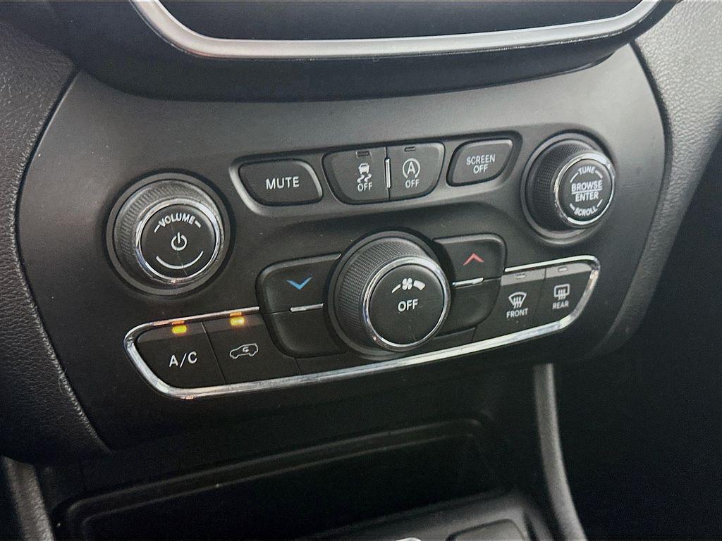 used 2020 Jeep Cherokee car, priced at $10,885