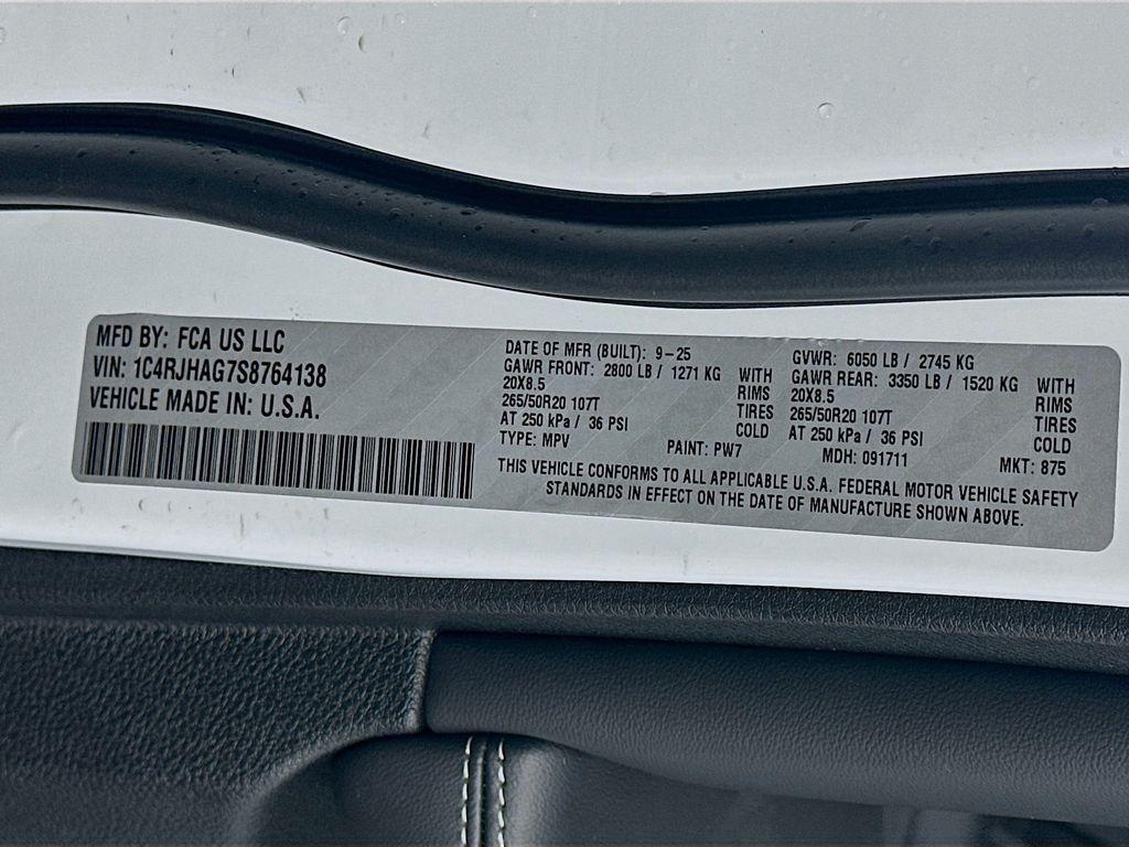 new 2025 Jeep Grand Cherokee car, priced at $37,791