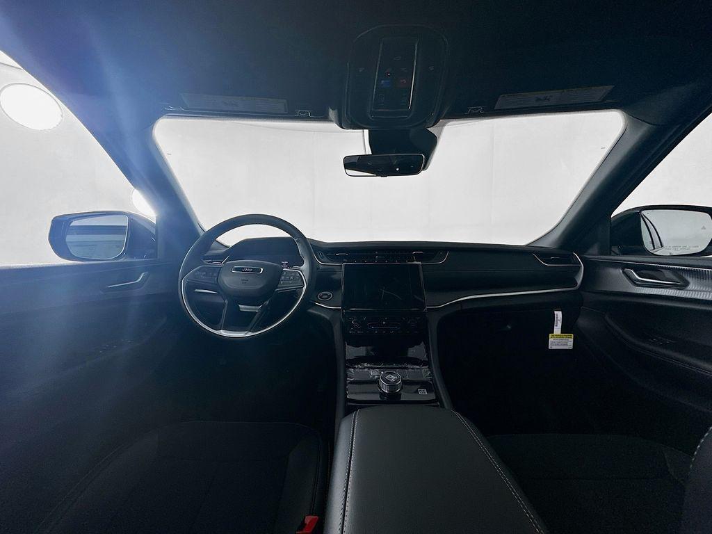 new 2025 Jeep Grand Cherokee car, priced at $37,791