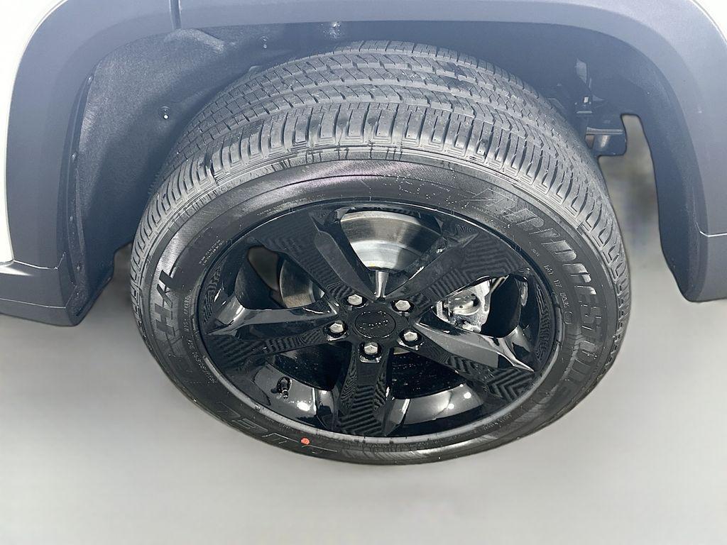 new 2025 Jeep Grand Cherokee car, priced at $37,791