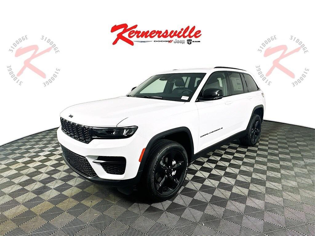 new 2025 Jeep Grand Cherokee car, priced at $40,690