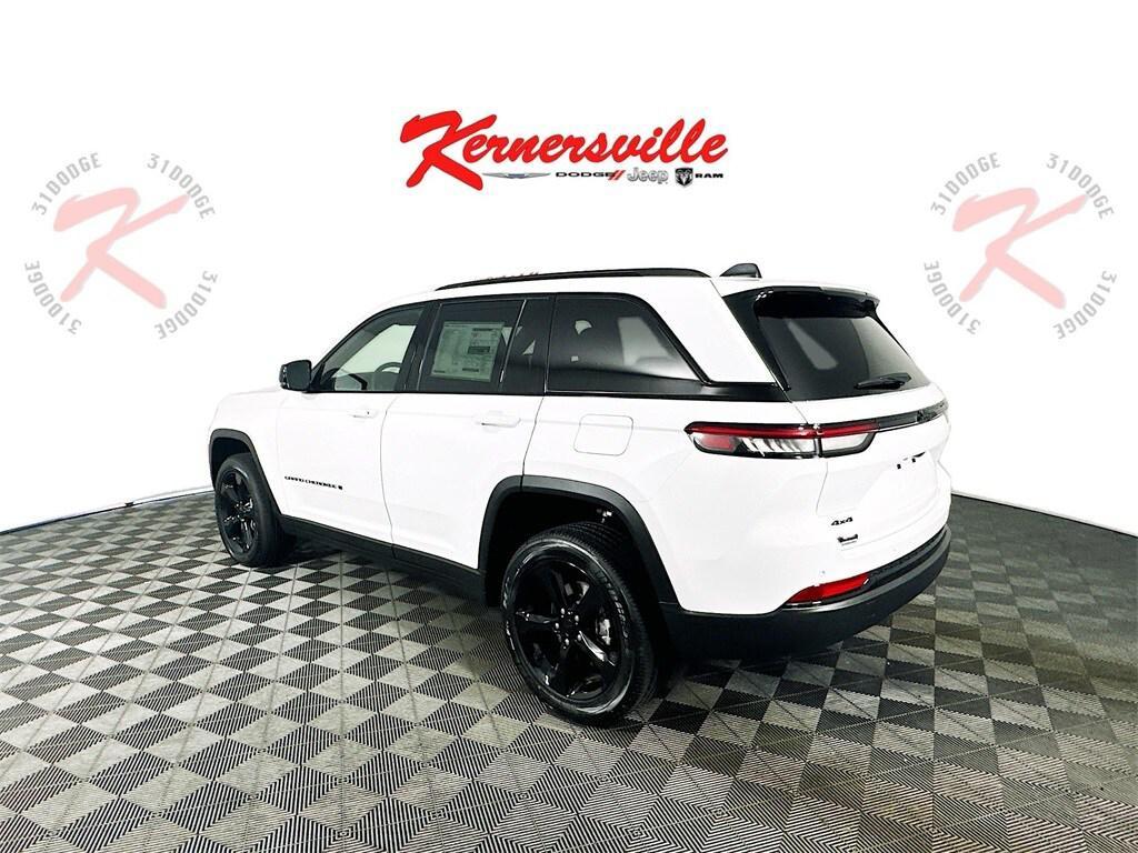 new 2025 Jeep Grand Cherokee car, priced at $40,690