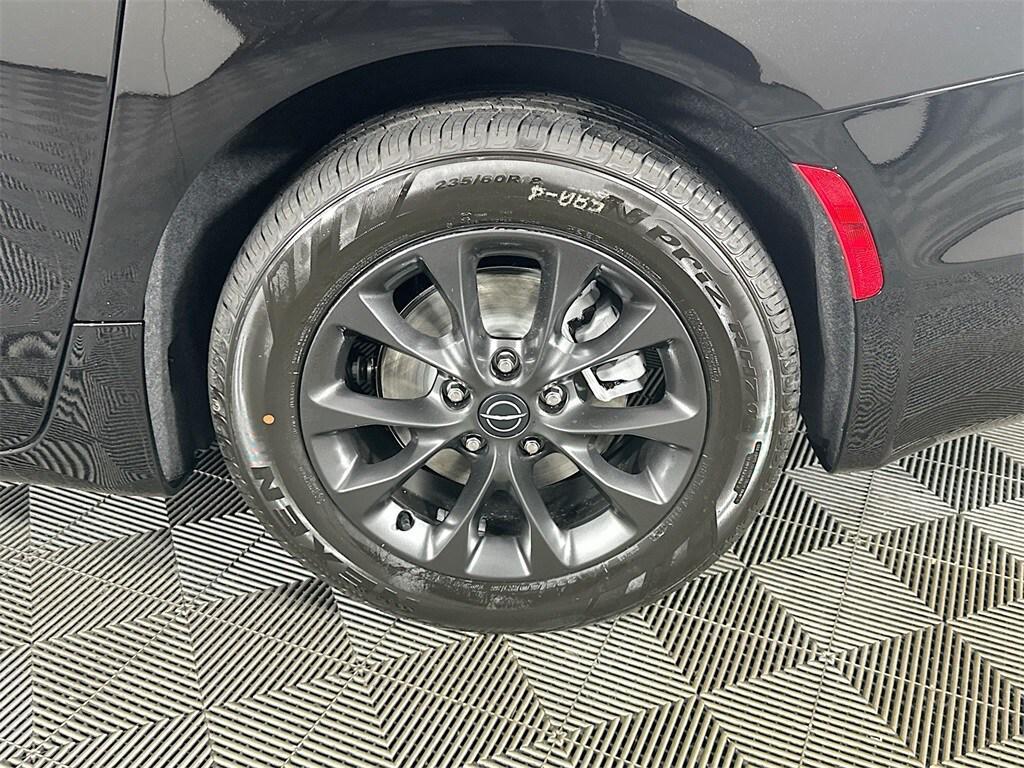 new 2025 Chrysler Pacifica car, priced at $43,479