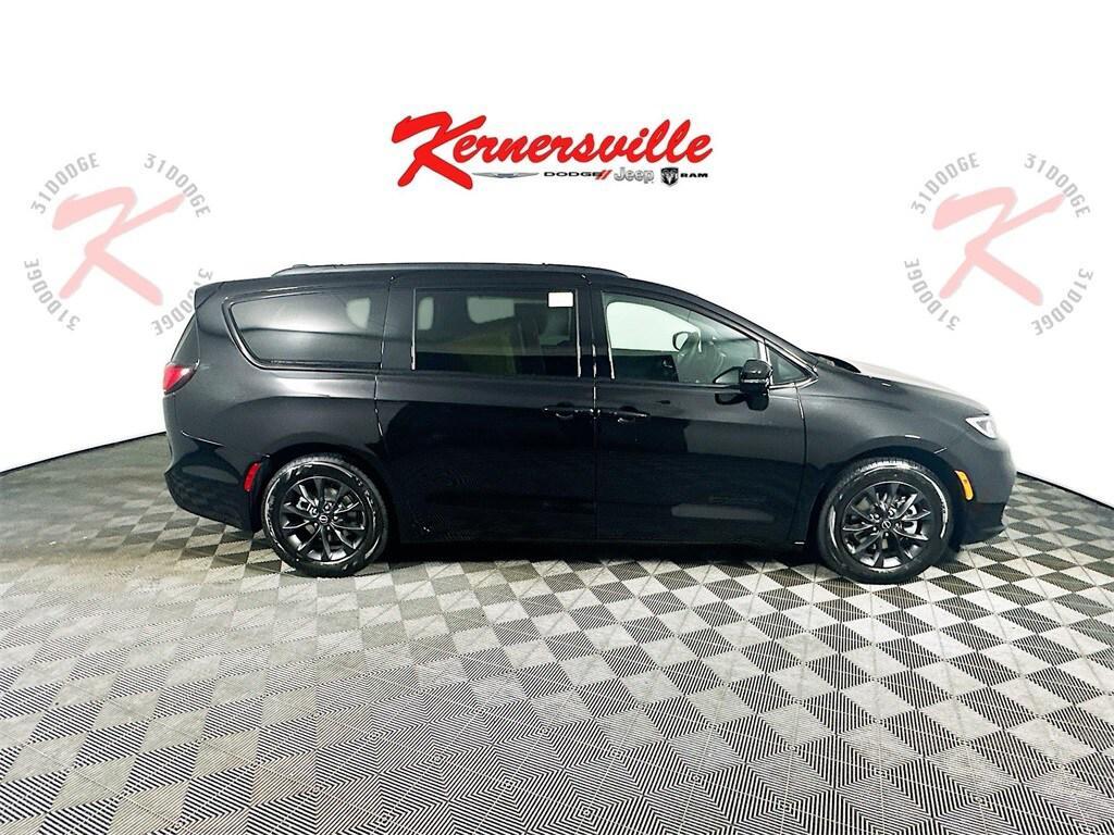 new 2025 Chrysler Pacifica car, priced at $43,479