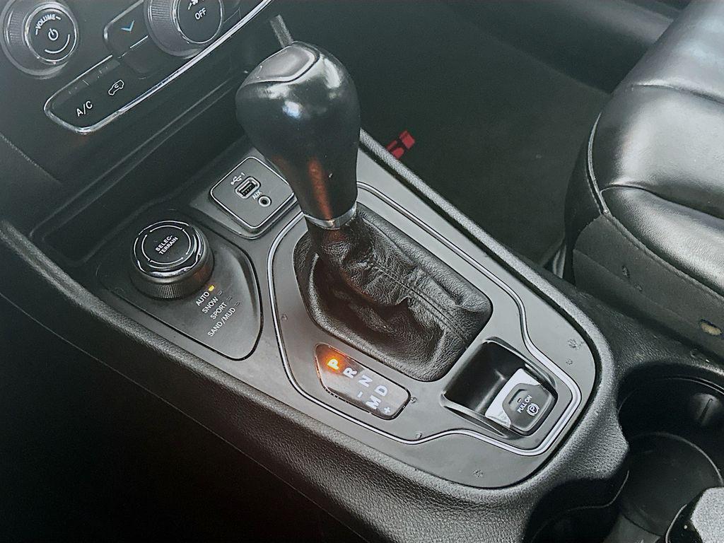 used 2021 Jeep Cherokee car, priced at $17,434