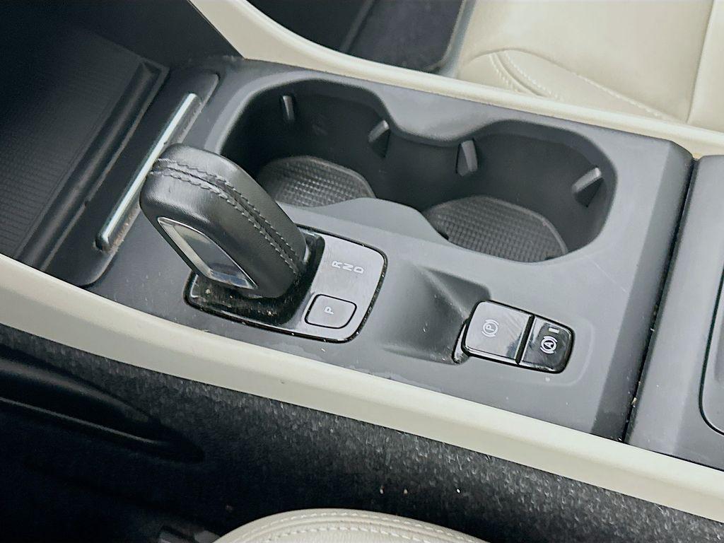 used 2021 Volvo XC40 car, priced at $20,834