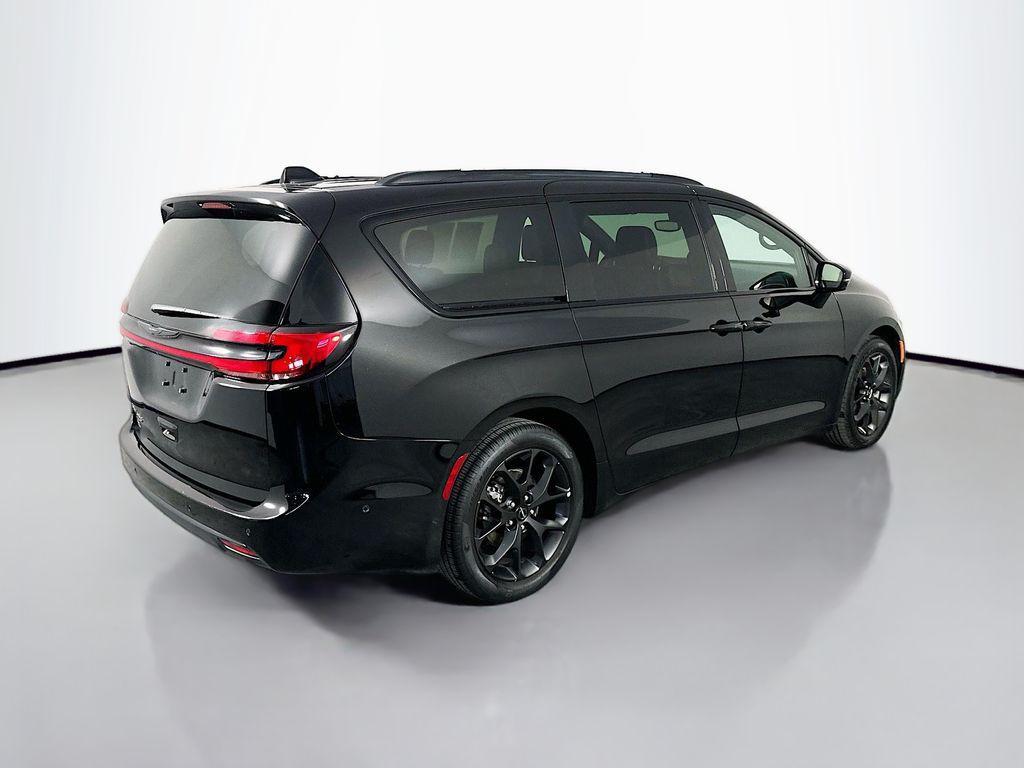 used 2024 Chrysler Pacifica car, priced at $30,735