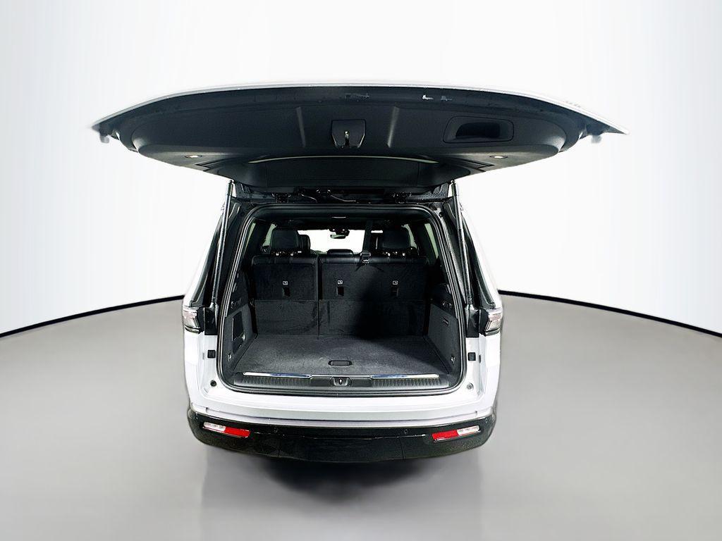 new 2026 Jeep Grand Wagoneer car, priced at $93,370