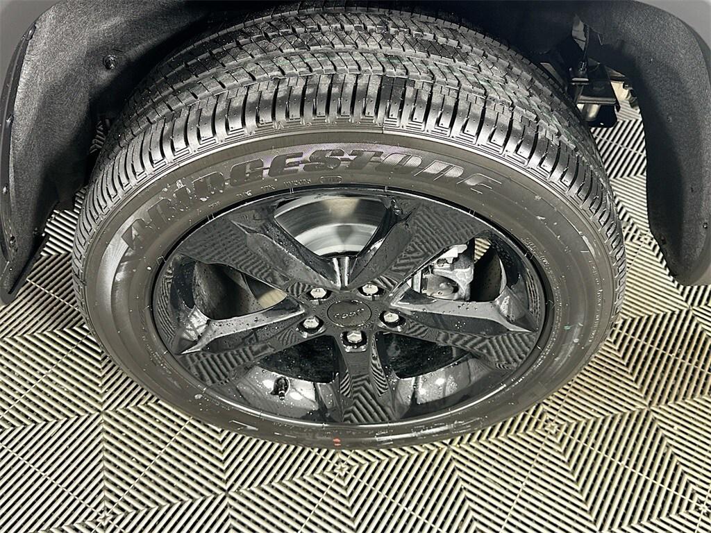 new 2025 Jeep Grand Cherokee car, priced at $39,308