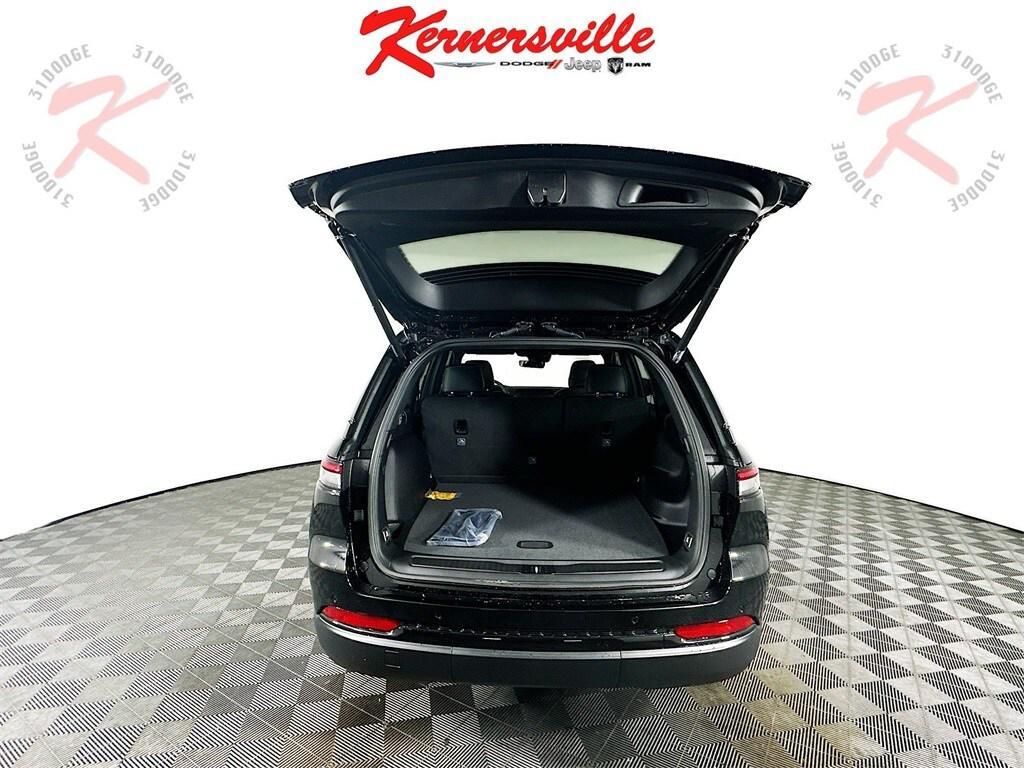 new 2025 Jeep Grand Cherokee car, priced at $39,308