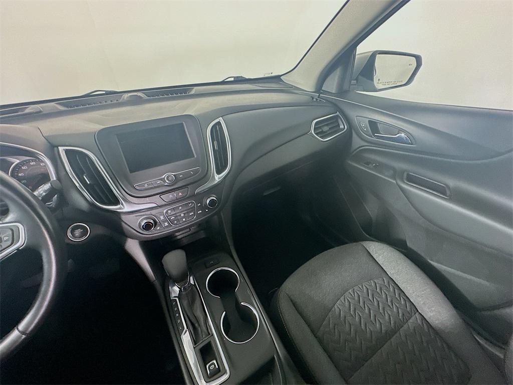 2022 Silver Ice Metallic Chevrolet Equinox