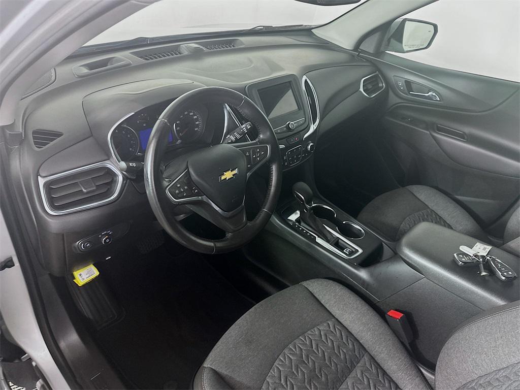 2022 Silver Ice Metallic Chevrolet Equinox