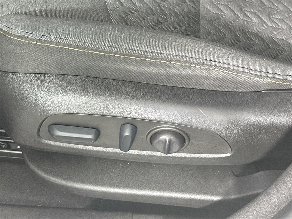 2022 Silver Ice Metallic Chevrolet Equinox