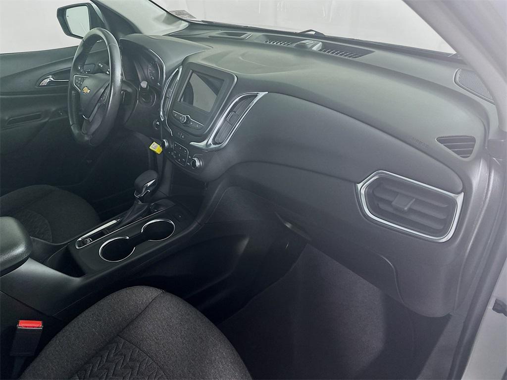 2022 Silver Ice Metallic Chevrolet Equinox