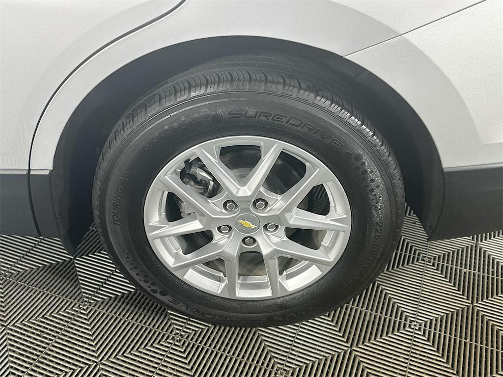 2022 Silver Ice Metallic Chevrolet Equinox