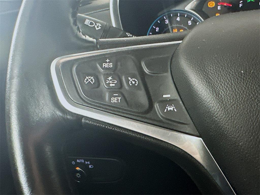 2022 Silver Ice Metallic Chevrolet Equinox