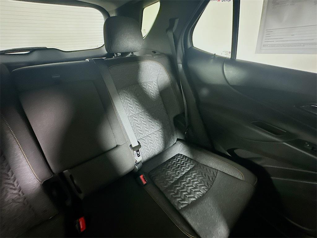 2022 Silver Ice Metallic Chevrolet Equinox