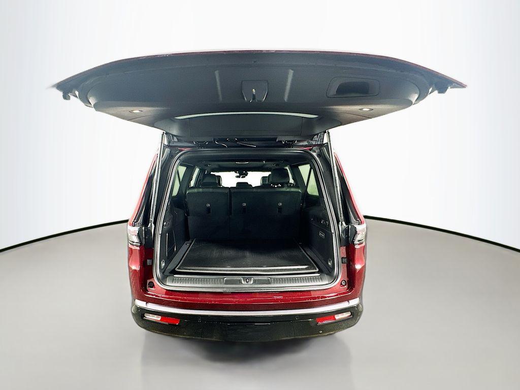 new 2026 Jeep Grand Wagoneer L car, priced at $71,477
