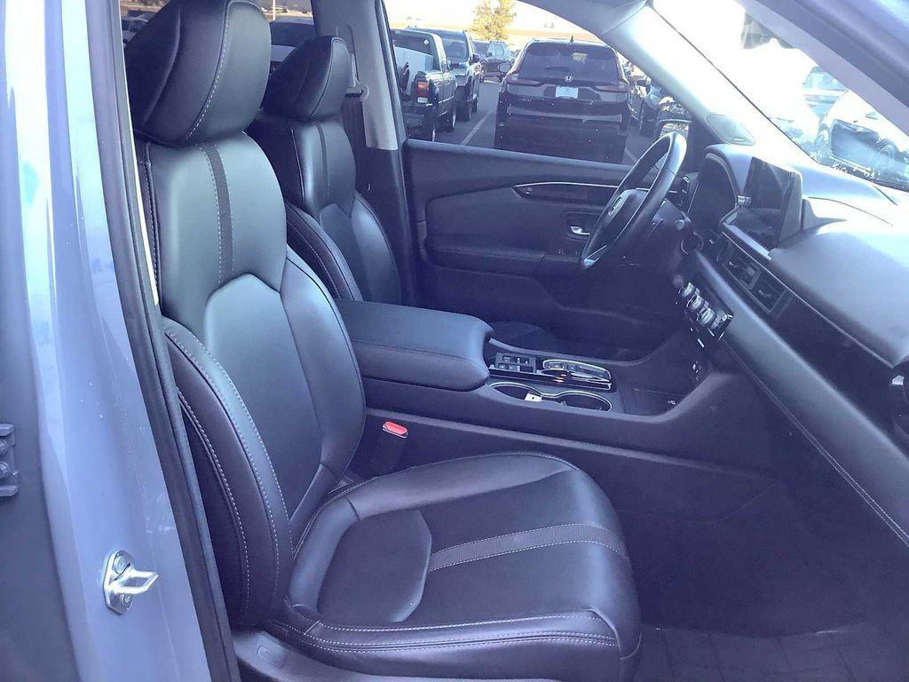used 2025 Honda Pilot car, priced at $46,585