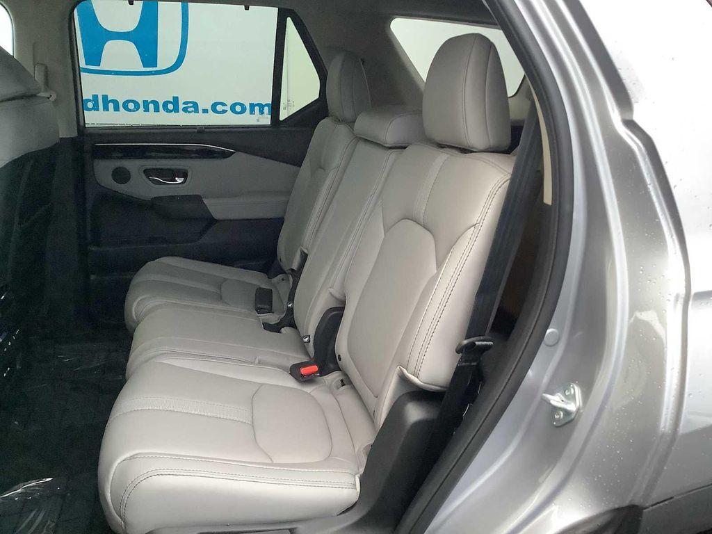 new 2025 Honda Pilot car, priced at $50,995