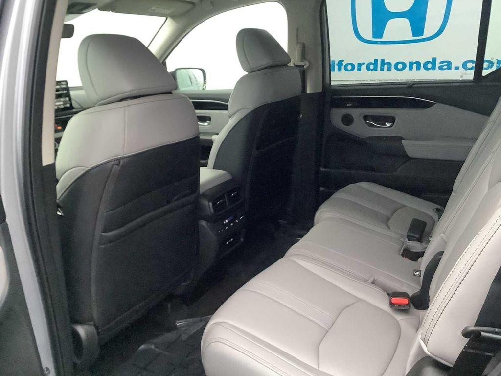 new 2025 Honda Pilot car, priced at $50,995