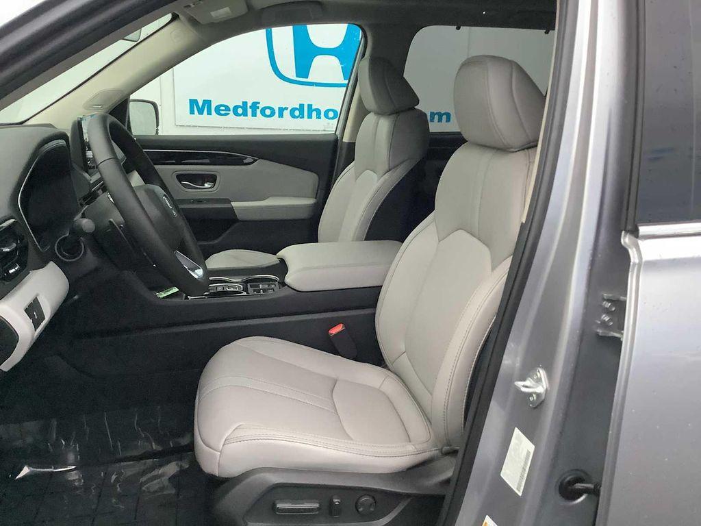 new 2025 Honda Pilot car, priced at $50,995