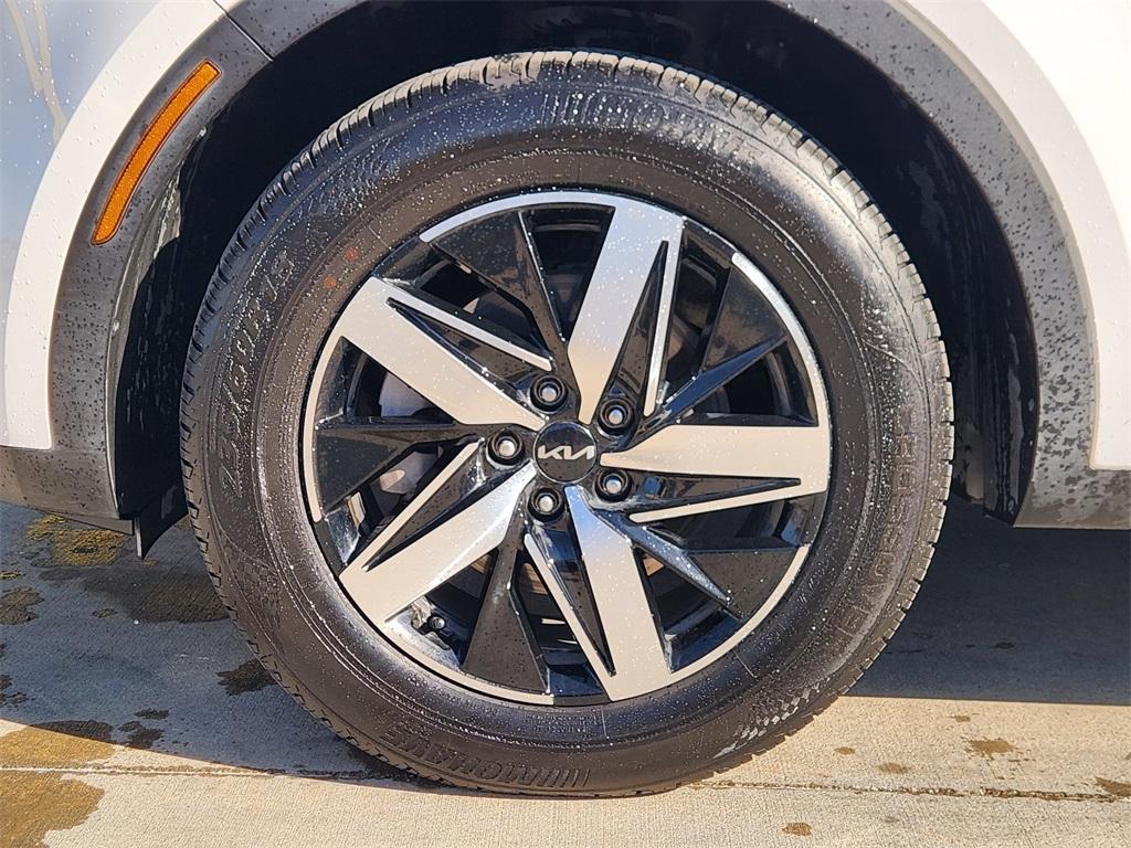 used 2022 Kia Sorento car, priced at $22,137