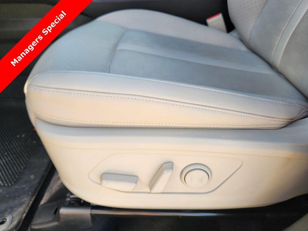 new 2025 Kia Sorento car, priced at $35,598