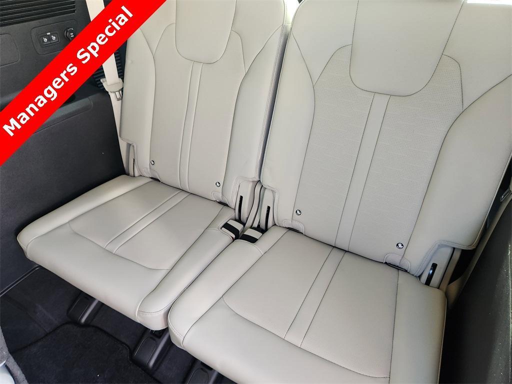 new 2025 Kia Sorento car, priced at $35,598