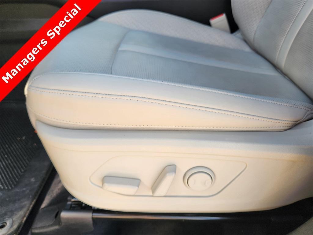 new 2025 Kia Sorento car, priced at $35,598