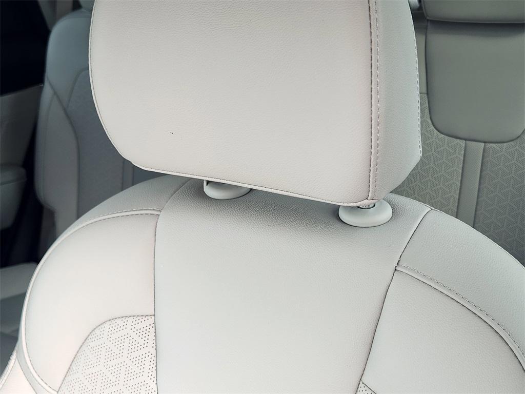 used 2023 Kia Sorento Plug-In Hybrid car, priced at $38,137