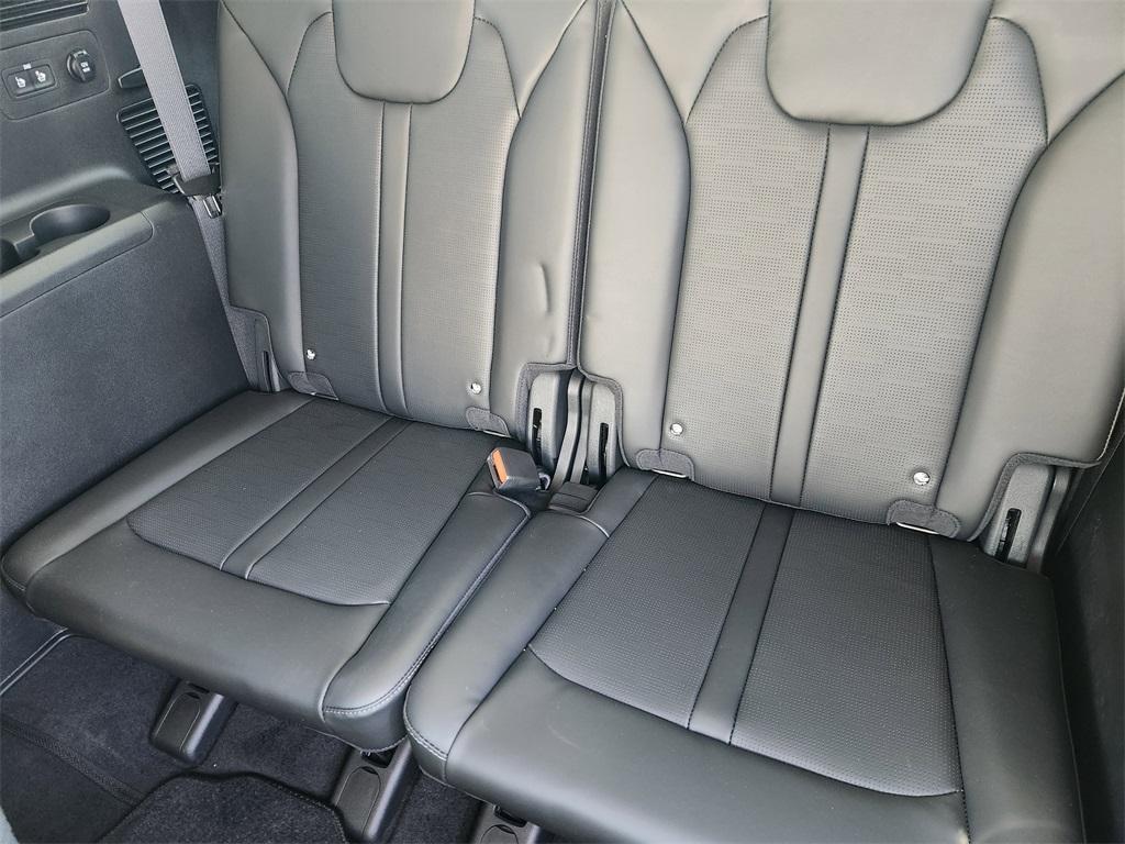 new 2025 Kia Sorento car, priced at $30,898