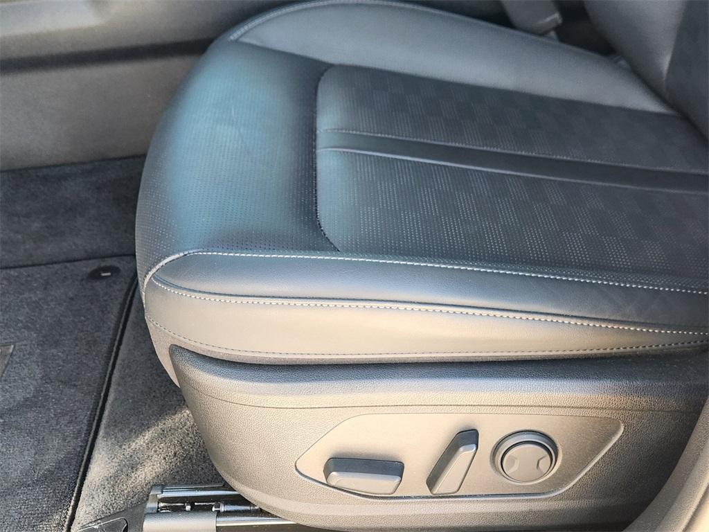 new 2025 Kia Sorento car, priced at $30,898