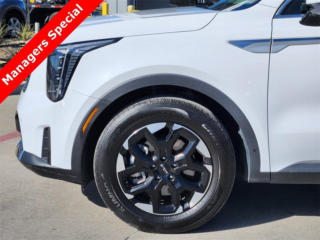 new 2025 Kia Sorento car, priced at $33,798
