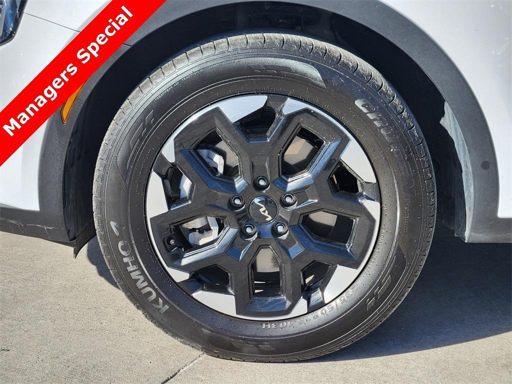 new 2025 Kia Sorento car, priced at $33,798