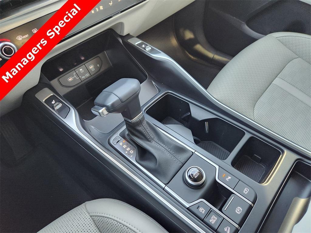 new 2025 Kia Sorento car, priced at $33,798